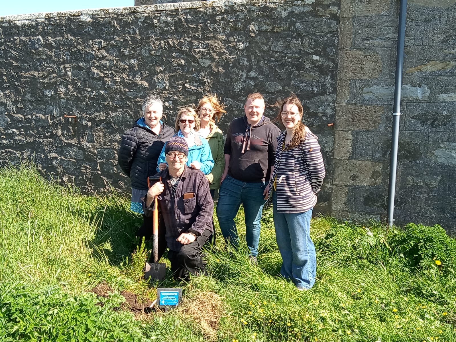 Local volunteers lending a hand at the Aald Skül