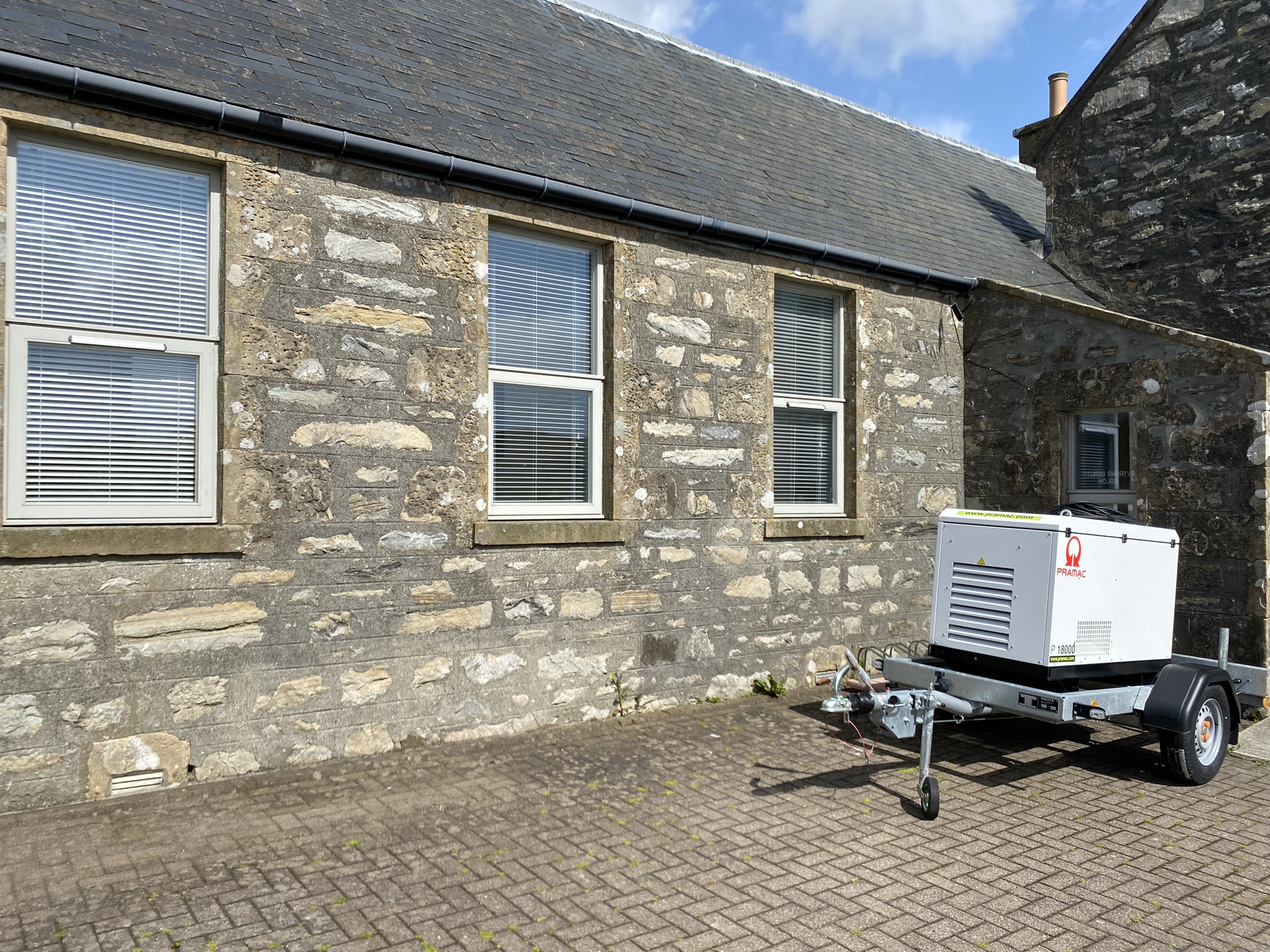 Portable community resilience generator beside the Aald Skül