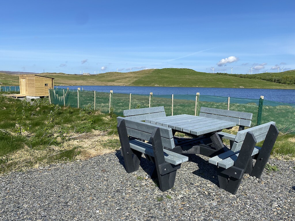 Picnic seating beside Benston Loch