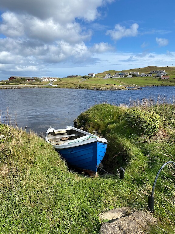 A traditional boat beside the water in Nesting